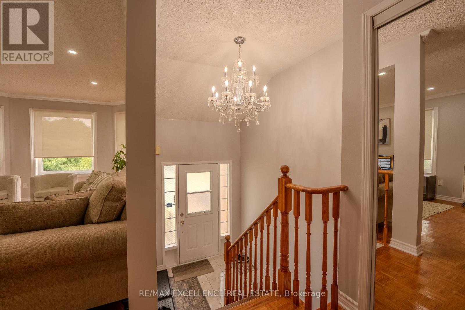 48 Ridgemore Crescent, Brampton, Ontario  L7A 2L4 - Photo 3 - W13490540