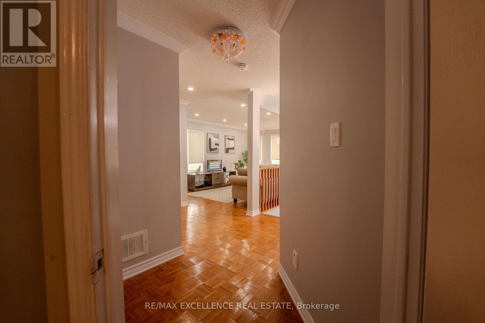 48 Ridgemore Crescent, Brampton, Ontario  L7A 2L4 - Photo 4 - W13490540