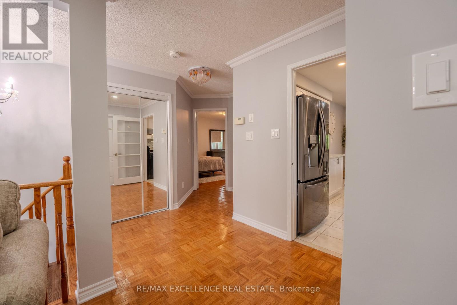 48 Ridgemore Crescent, Brampton, Ontario  L7A 2L4 - Photo 5 - W13490540