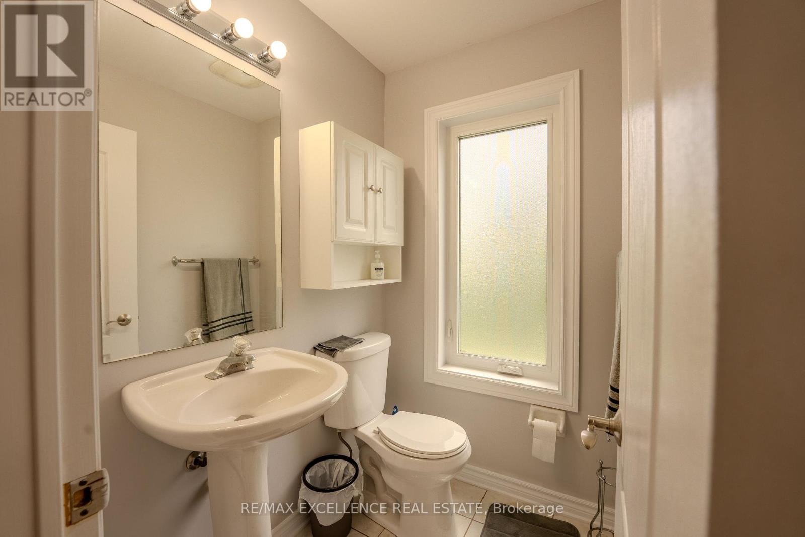48 Ridgemore Crescent, Brampton, Ontario  L7A 2L4 - Photo 6 - W13490540