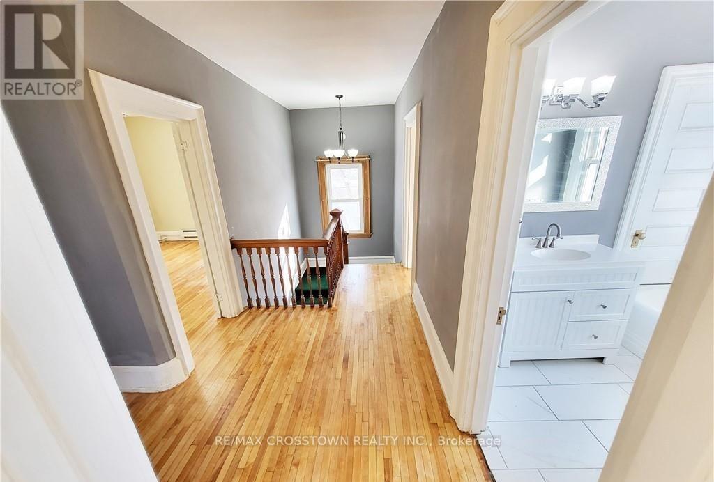 Front - 406 Algonquin Avenue, North Bay, Ontario  P1B 4W5 - Photo 13 - X13490472