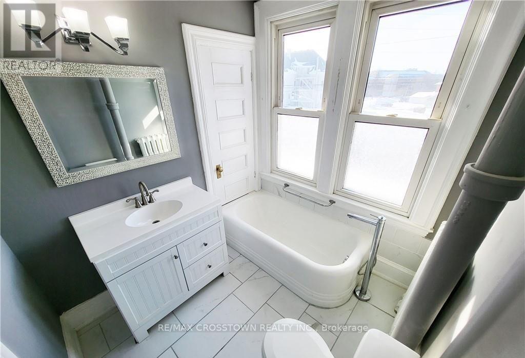 Front - 406 Algonquin Avenue, North Bay, Ontario  P1B 4W5 - Photo 19 - X13490472
