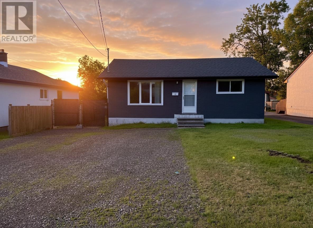 17 Velva AVE, THUNDER BAY, Ontario