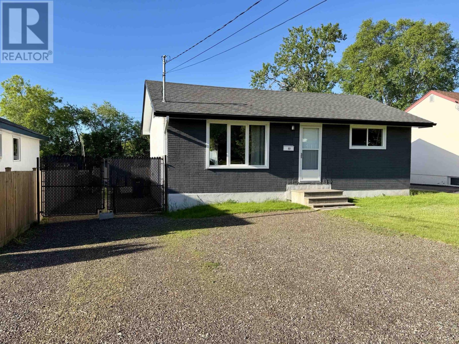17 Velva Ave, Thunder Bay, Ontario  P7A 6N4 - Photo 2 - TB2601599