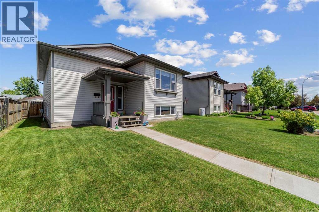 6814 40 Avenue Close, Camrose, Alberta  T4V 5A7 - Photo 2 - A2323471