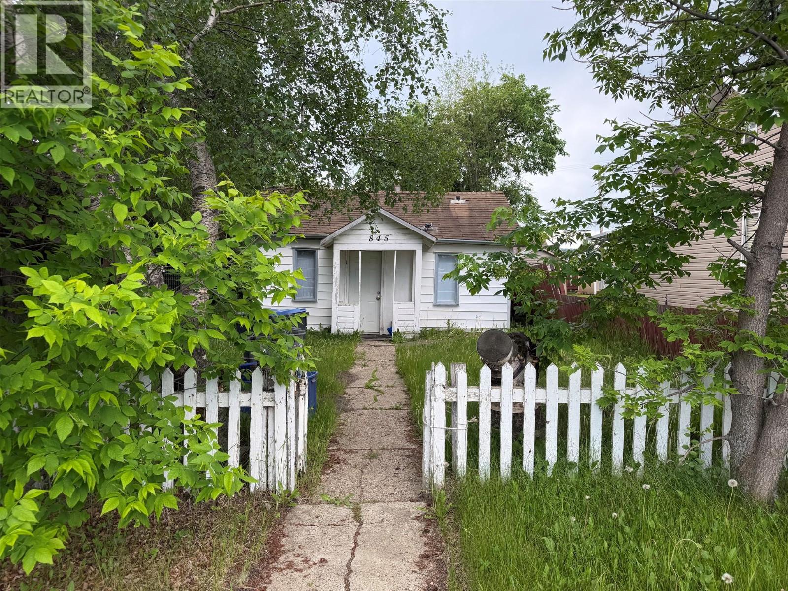 845 105 Avenue, Dawson Creek, British Columbia