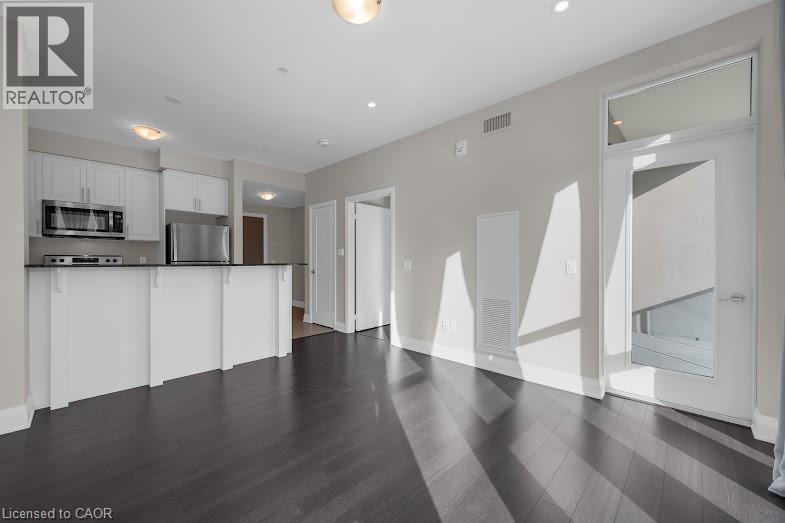 16 Concord Place Unit# 320, Grimsby, Ontario  L3M 4E8 - Photo 4 - 40842875
