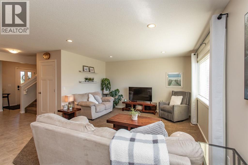 63 Bowman Circle, Sylvan Lake, Alberta  T4S 0H9 - Photo 11 - A2316089