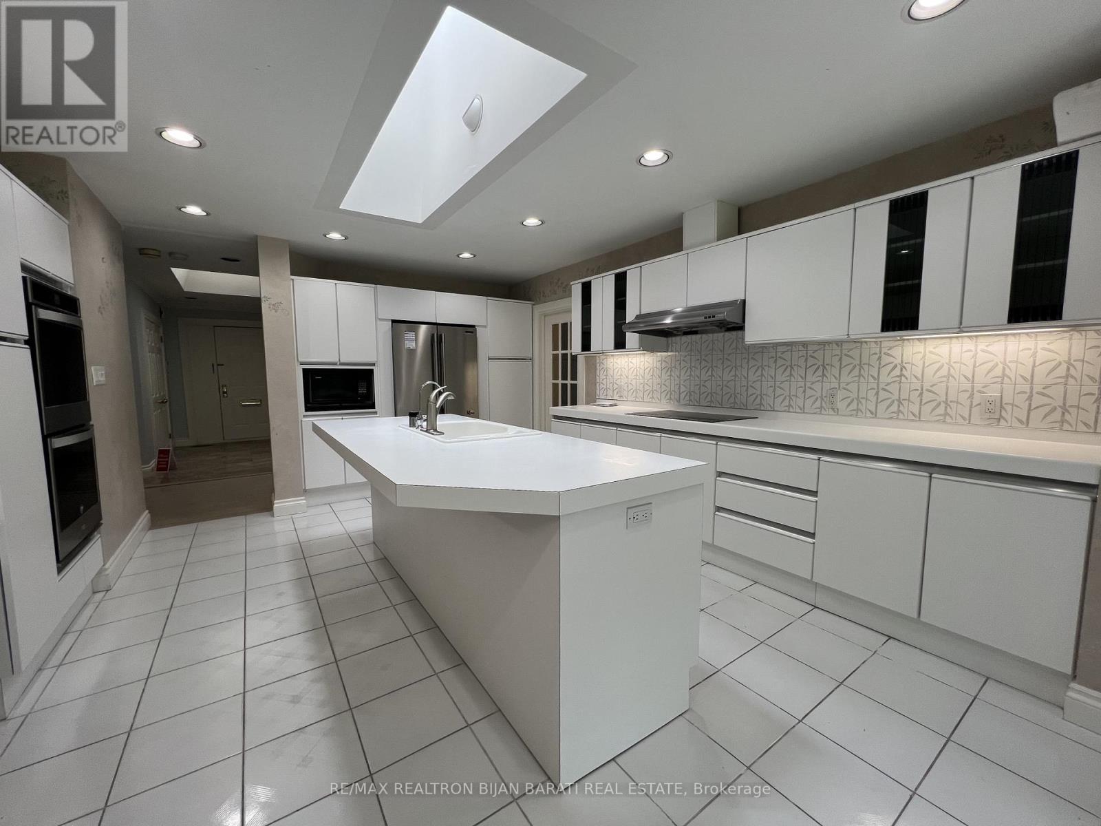 58 Heathcote Avenue, Toronto, Ontario  M2L 1Z1 - Photo 8 - C13489592