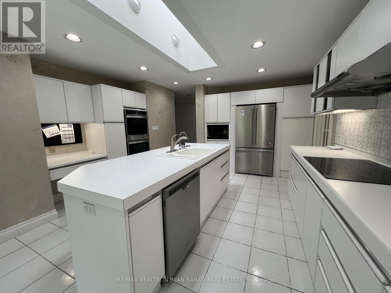58 Heathcote Avenue, Toronto, Ontario  M2L 1Z1 - Photo 9 - C13489592