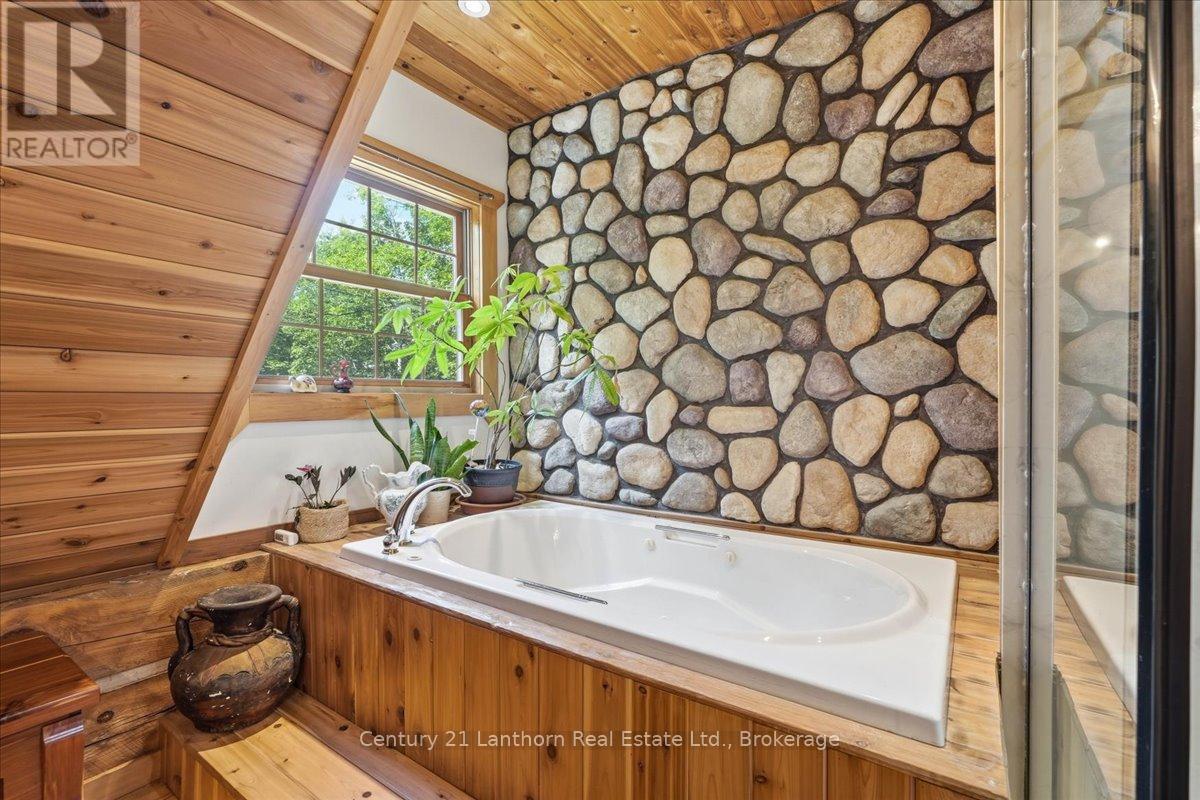 3719 County 1 Road, Prince Edward County, Ontario  K0K 1G0 - Photo 21 - X13490676