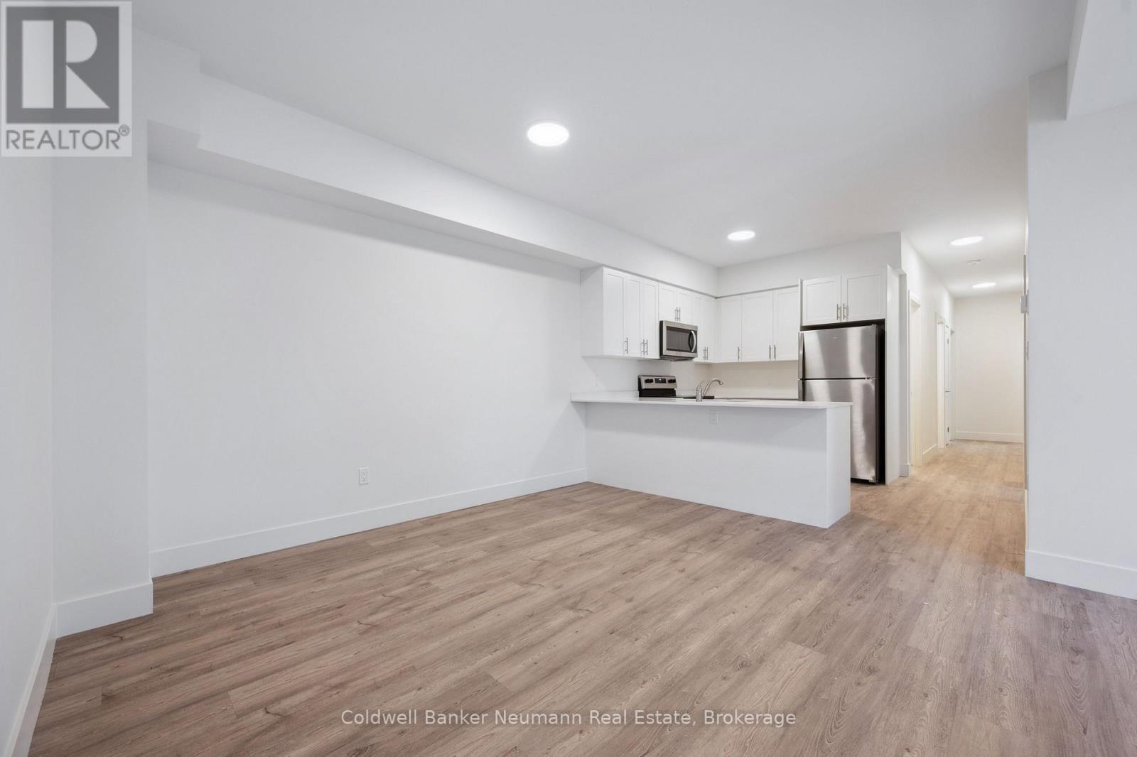 8 Orchard Crescent, Guelph (General Hospital), Ontario  N1E 1W9 - Photo 2 - X13490602