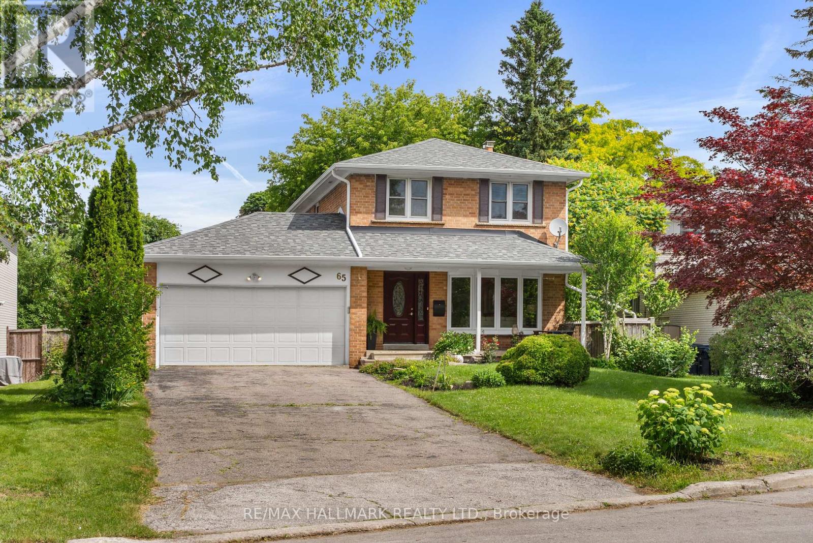 <div class="slider-price">$1,399,900</div><p>65 Allview Crescent, Toronto, Ontario</p>