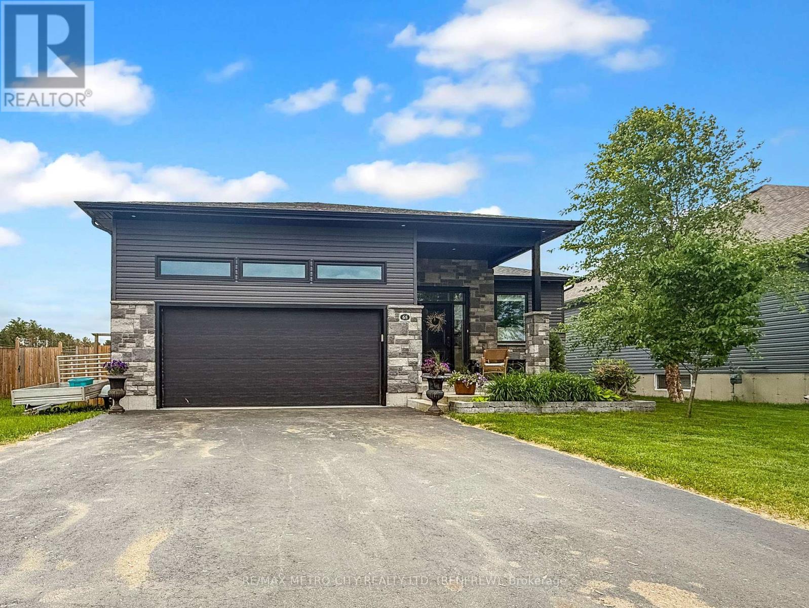65 Noble Crescent, Petawawa, Ontario  K8H 0G1 - Photo 1 - X13490606