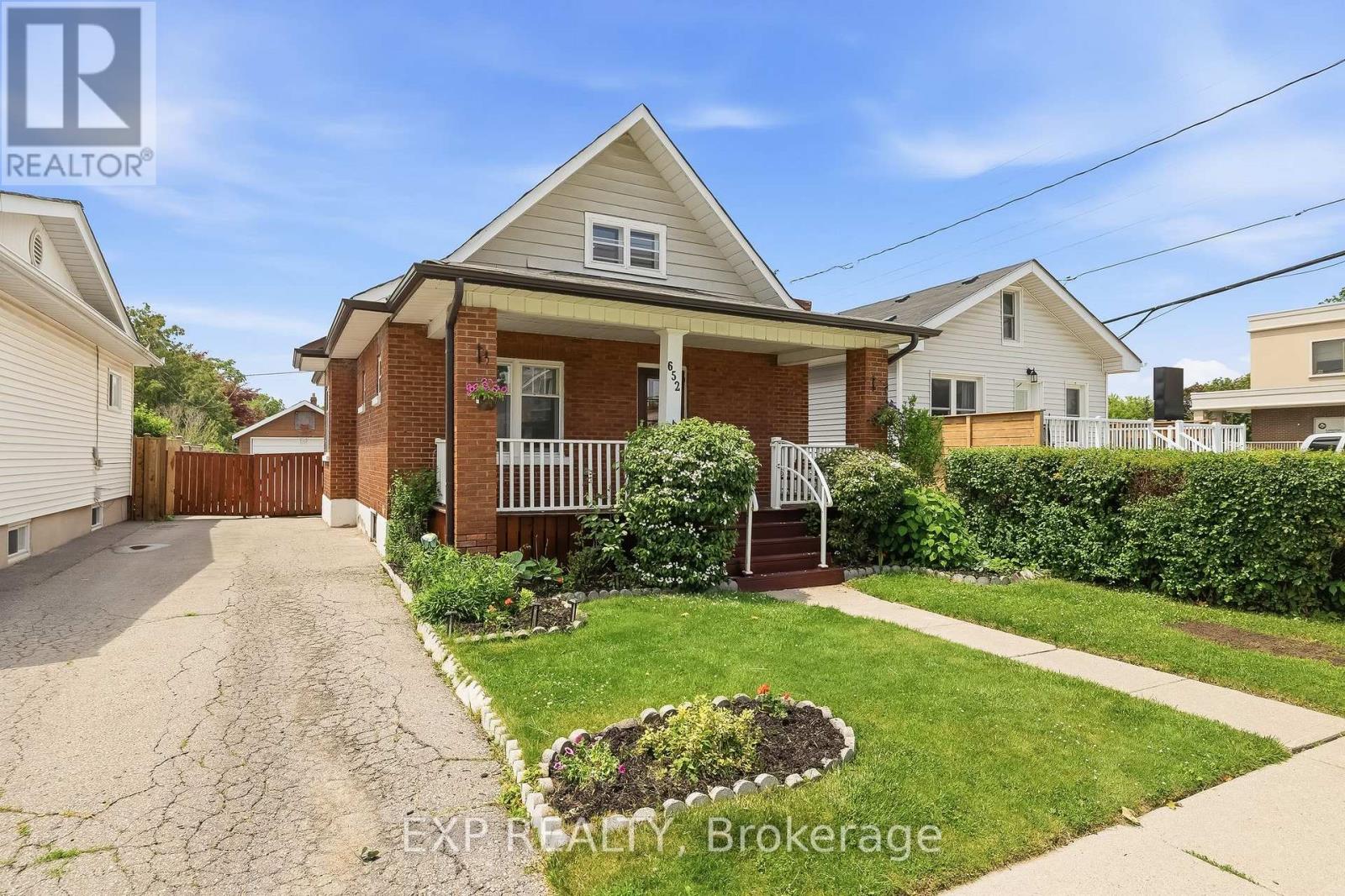 652 Hortop Street, Oshawa, Ontario  L1G 4N5 - Photo 2 - E13490812