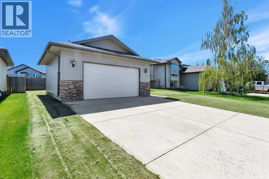 7 Firdale Close, Sylvan Lake, Alberta  T4S 2M1 - Photo 3 - A2310848
