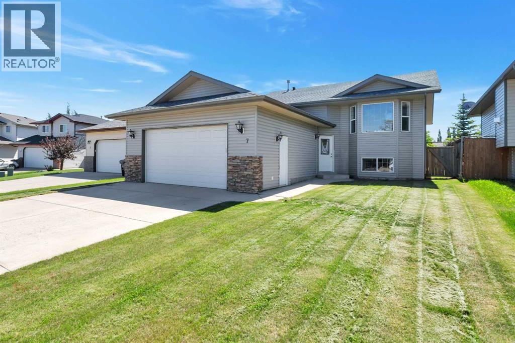 7 Firdale Close, Sylvan Lake, Alberta  T4S 2M1 - Photo 1 - A2310848