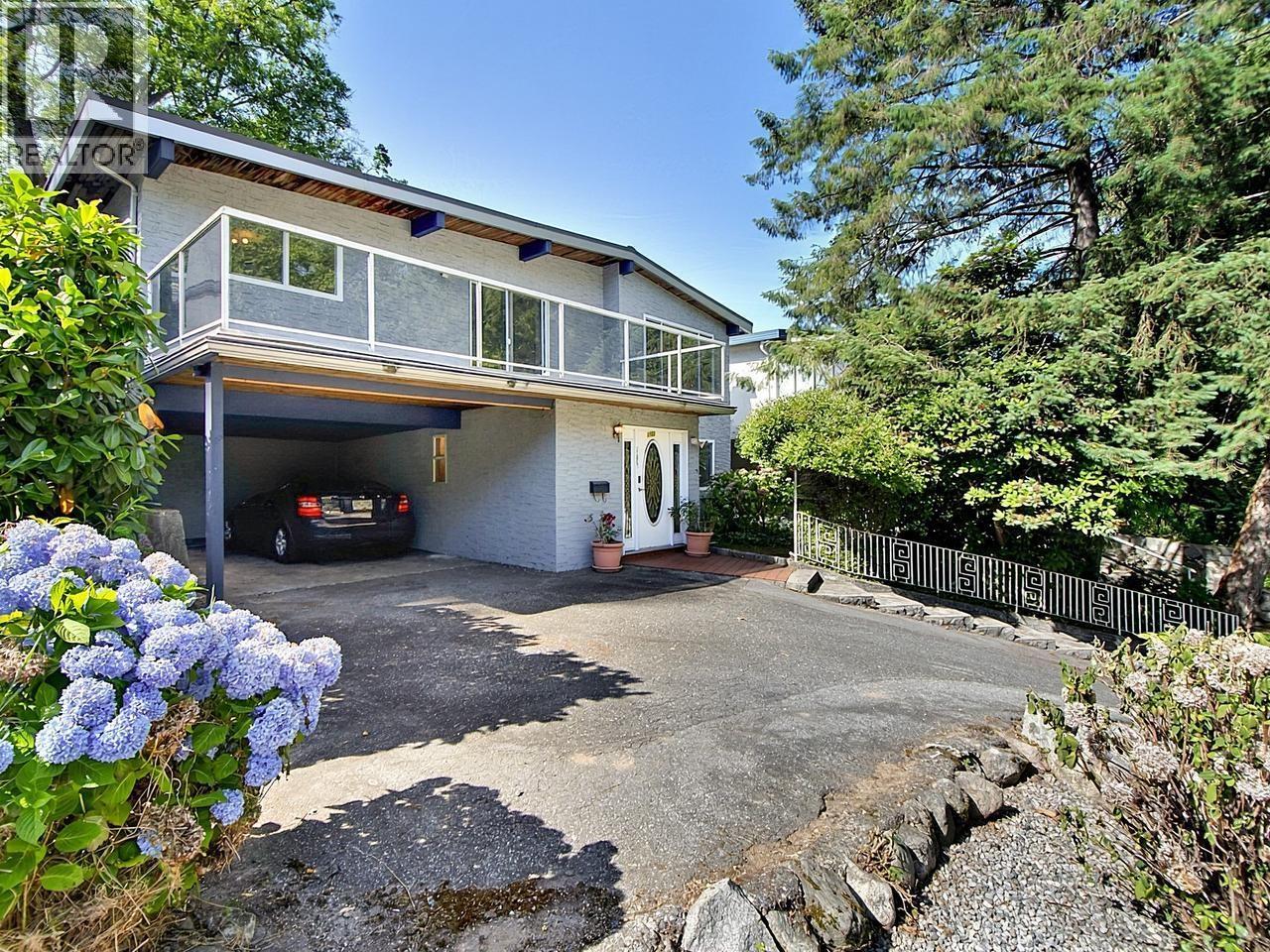 1106 HEYWOOD STREET