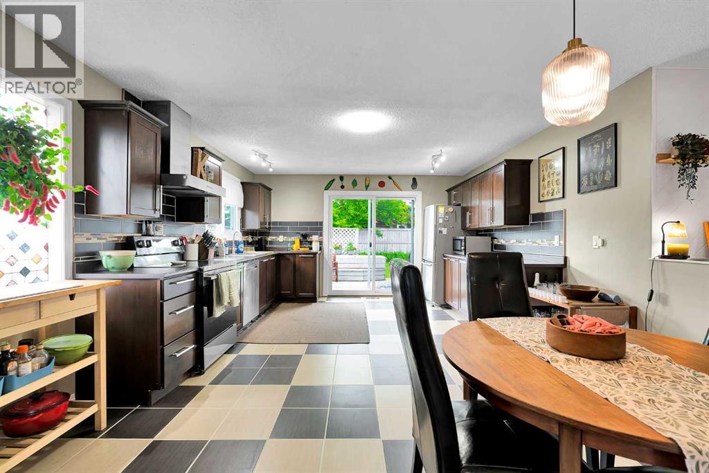 131 Deer Run Close Se, Calgary, Alberta  T2J 5P7 - Photo 6 - A2317112
