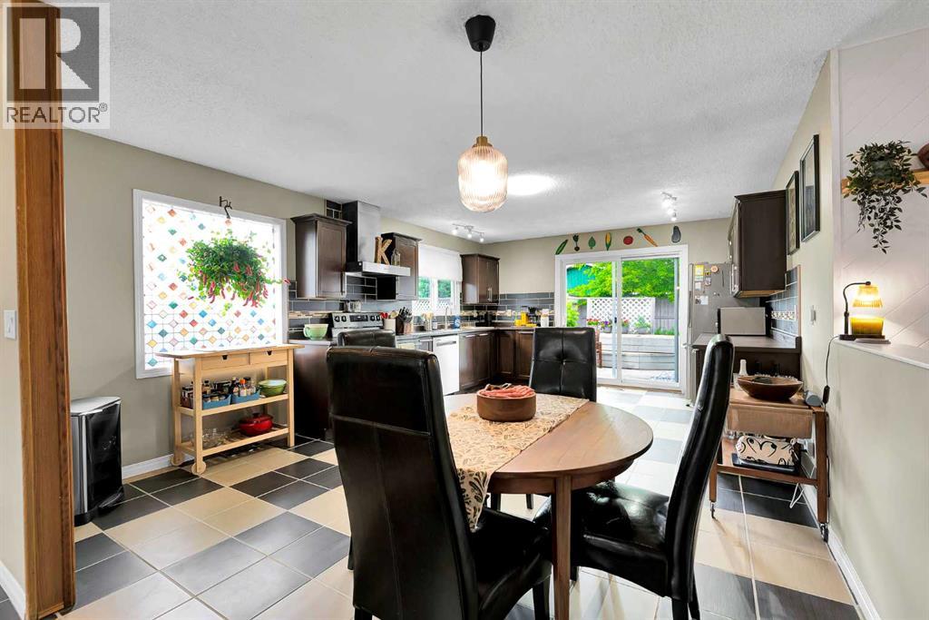 131 Deer Run Close Se, Calgary, Alberta  T2J 5P7 - Photo 5 - A2317112