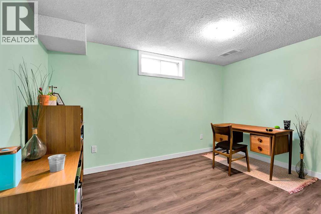 131 Deer Run Close Se, Calgary, Alberta  T2J 5P7 - Photo 19 - A2317112