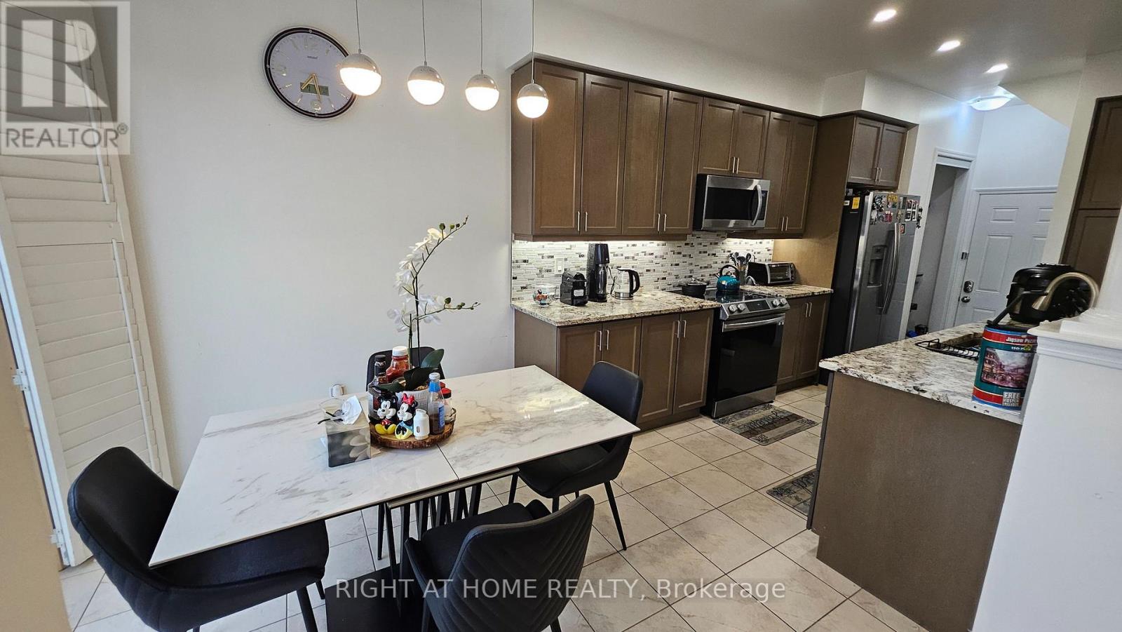 Upper - 1206 Duignan Crescent, Milton, Ontario  L9E 1C2 - Photo 11 - W13490674