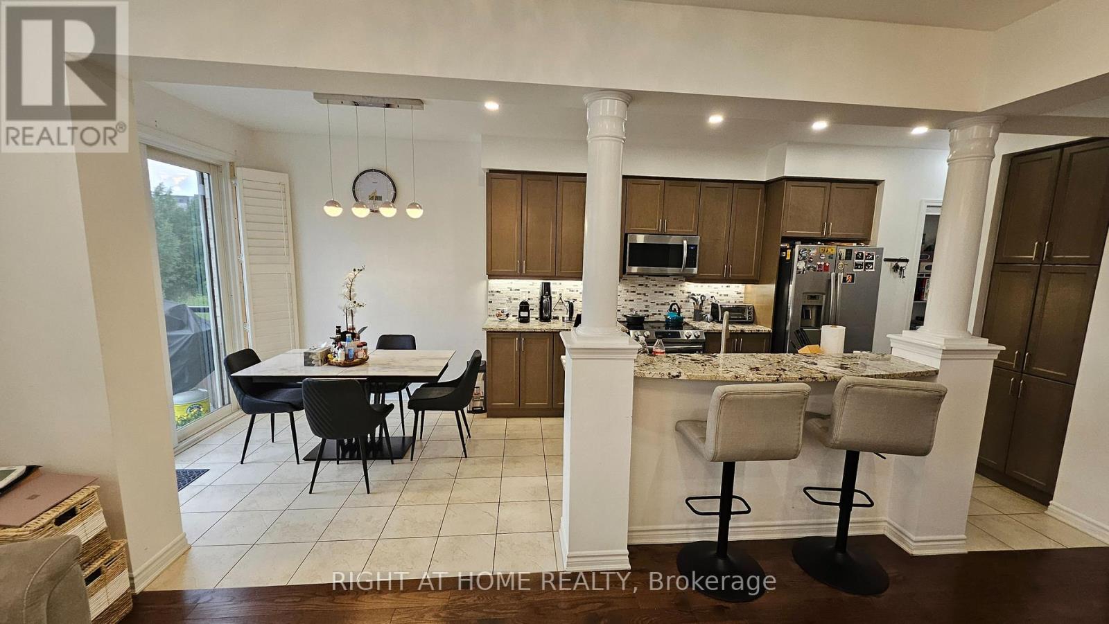 Upper - 1206 Duignan Crescent, Milton, Ontario  L9E 1C2 - Photo 13 - W13490674