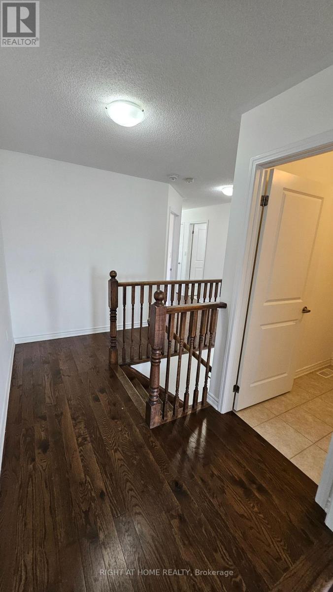 Upper - 1206 Duignan Crescent, Milton, Ontario  L9E 1C2 - Photo 15 - W13490674