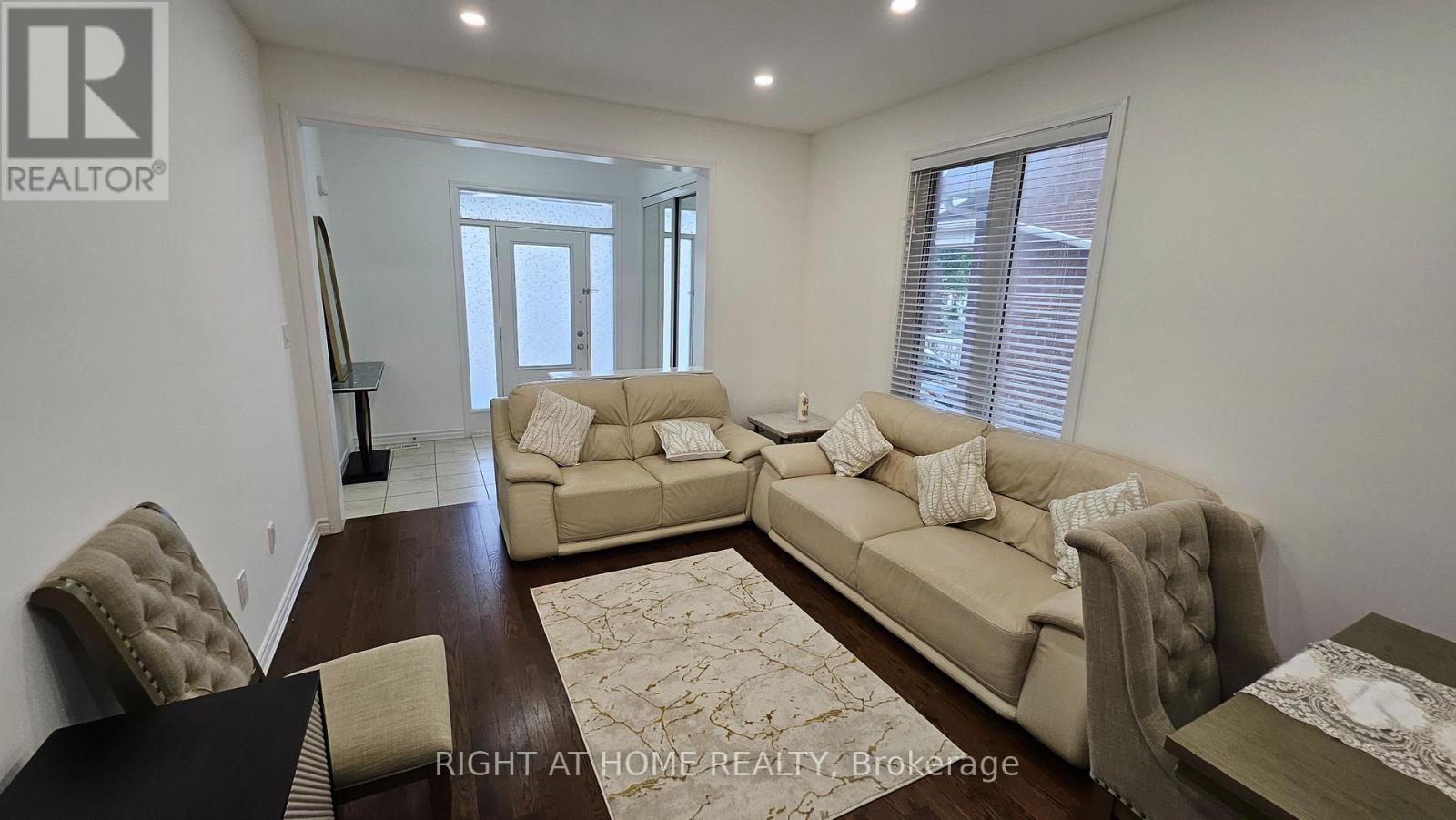 Upper - 1206 Duignan Crescent, Milton, Ontario  L9E 1C2 - Photo 5 - W13490674