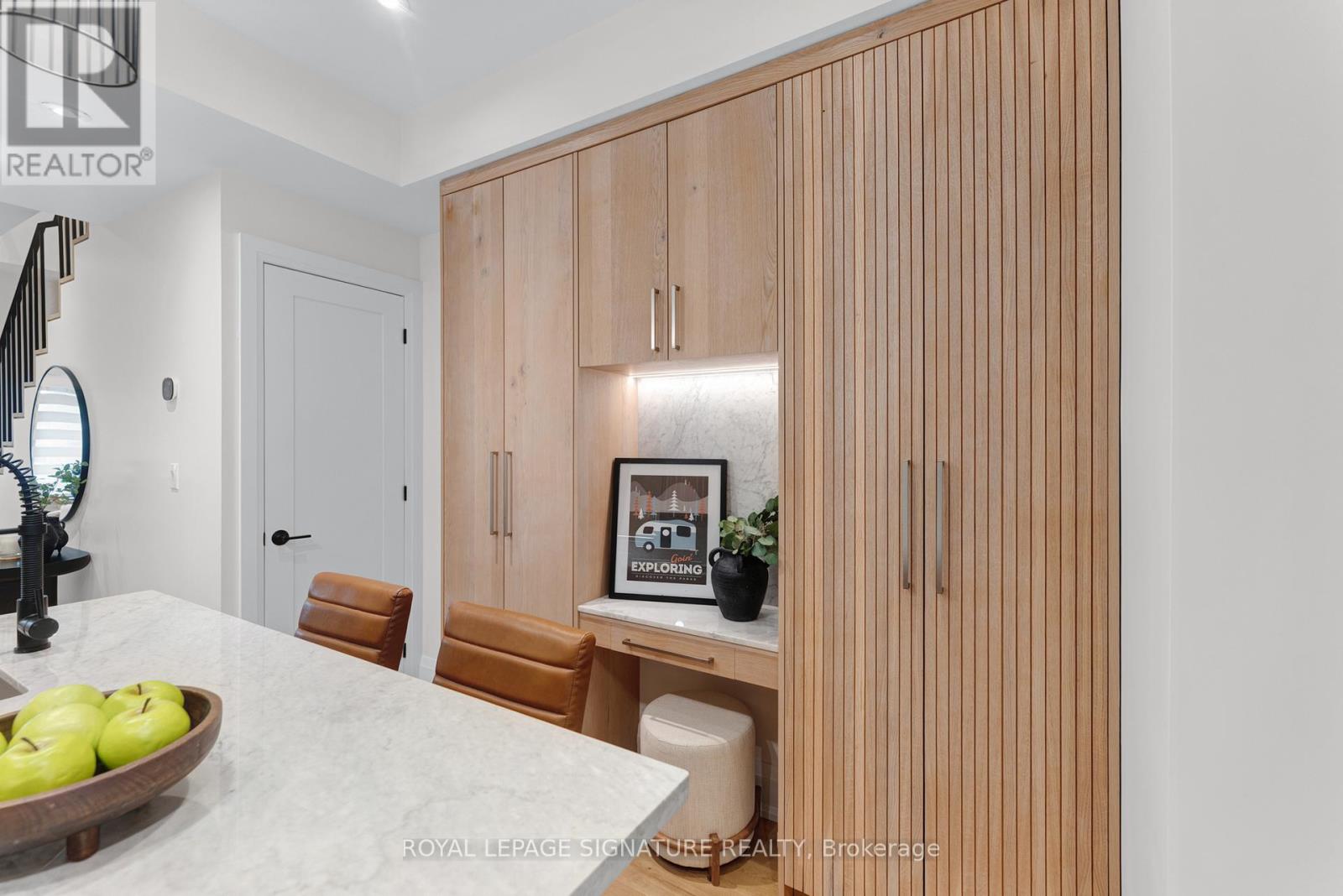 16 Essex Street, Toronto, Ontario  M6G 1T3 - Photo 10 - W13490712