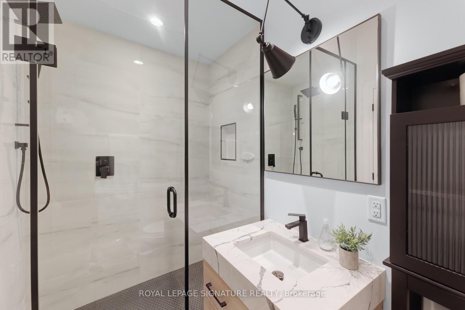 16 Essex Street, Toronto, Ontario  M6G 1T3 - Photo 19 - W13490712