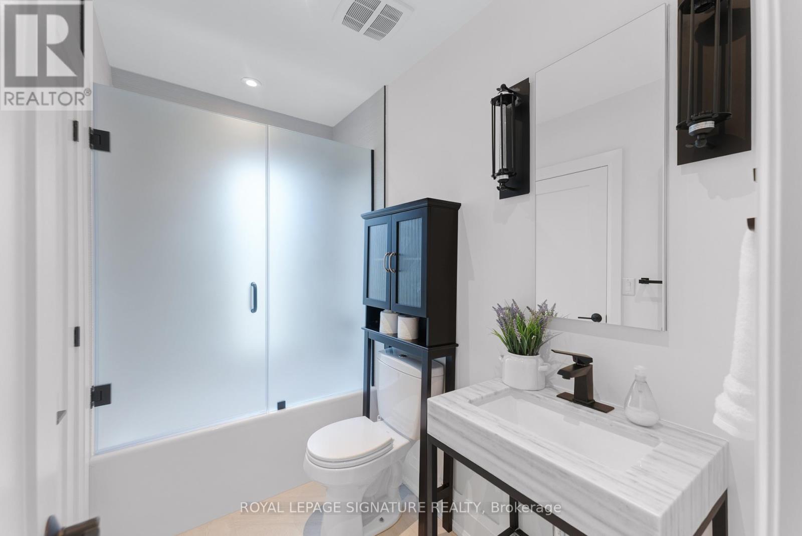 16 Essex Street, Toronto, Ontario  M6G 1T3 - Photo 24 - W13490712
