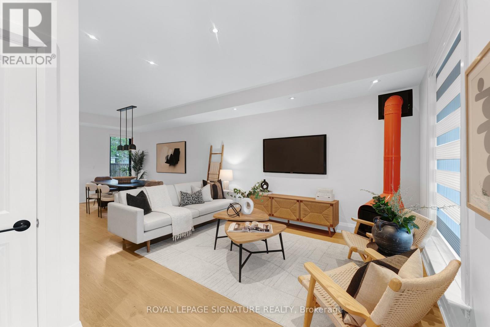 16 Essex Street, Toronto, Ontario  M6G 1T3 - Photo 3 - W13490712