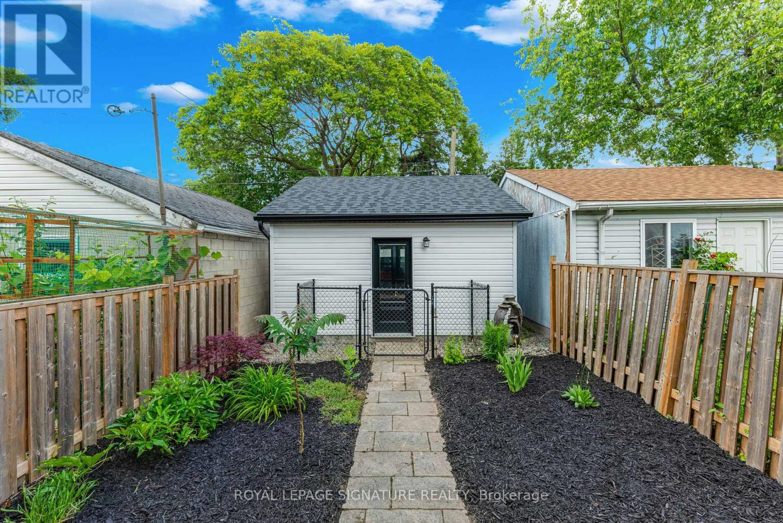 16 Essex Street, Toronto, Ontario  M6G 1T3 - Photo 33 - W13490712