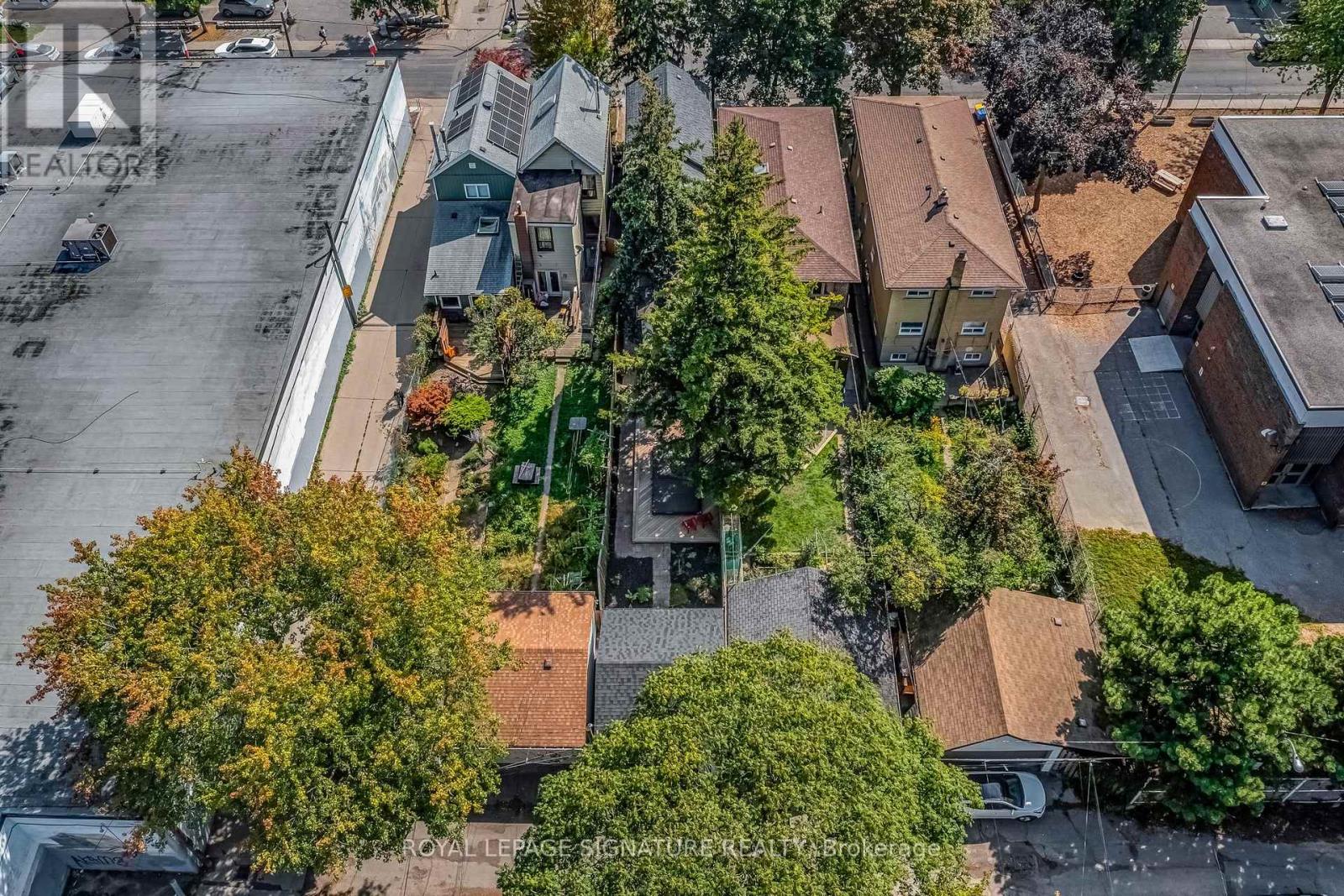 16 Essex Street, Toronto, Ontario  M6G 1T3 - Photo 35 - W13490712