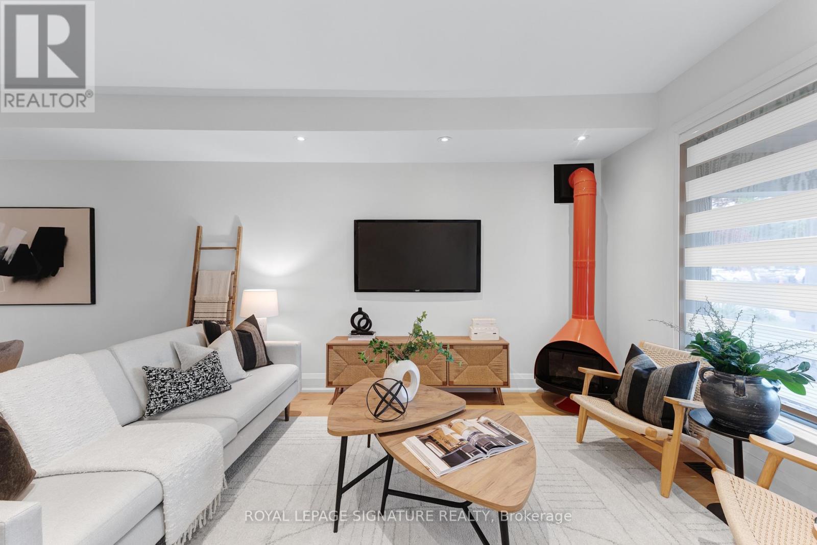 16 Essex Street, Toronto, Ontario  M6G 1T3 - Photo 4 - W13490712