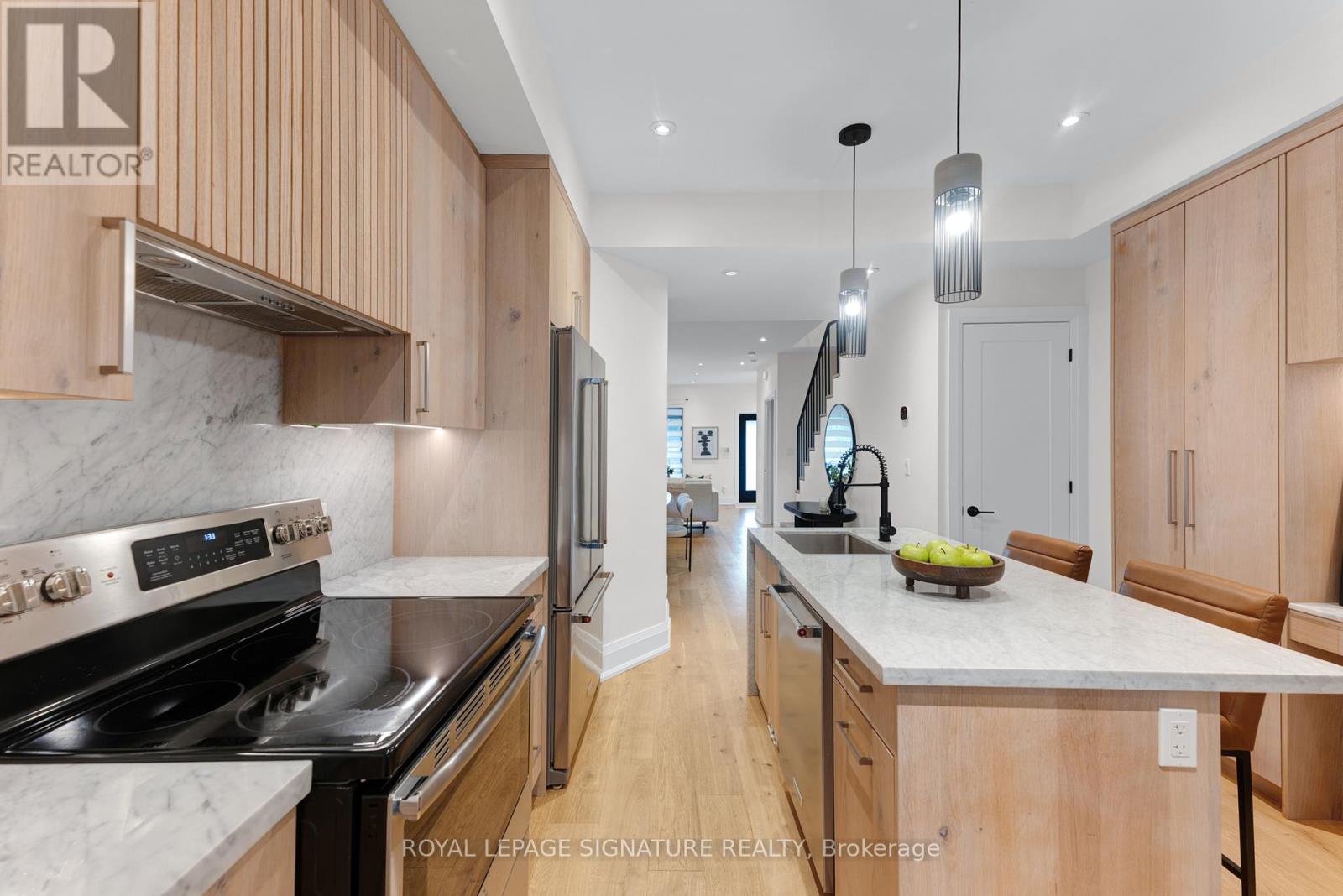 16 Essex Street, Toronto, Ontario  M6G 1T3 - Photo 9 - W13490712