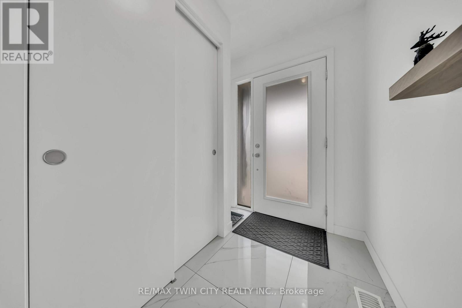 13 Pony Way, Kitchener, Ontario  N2R 0R8 - Photo 6 - X13490680