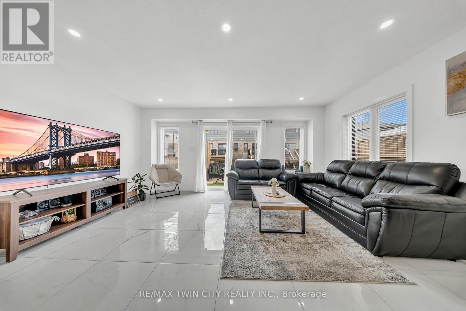 13 Pony Way, Kitchener, Ontario  N2R 0R8 - Photo 8 - X13490680