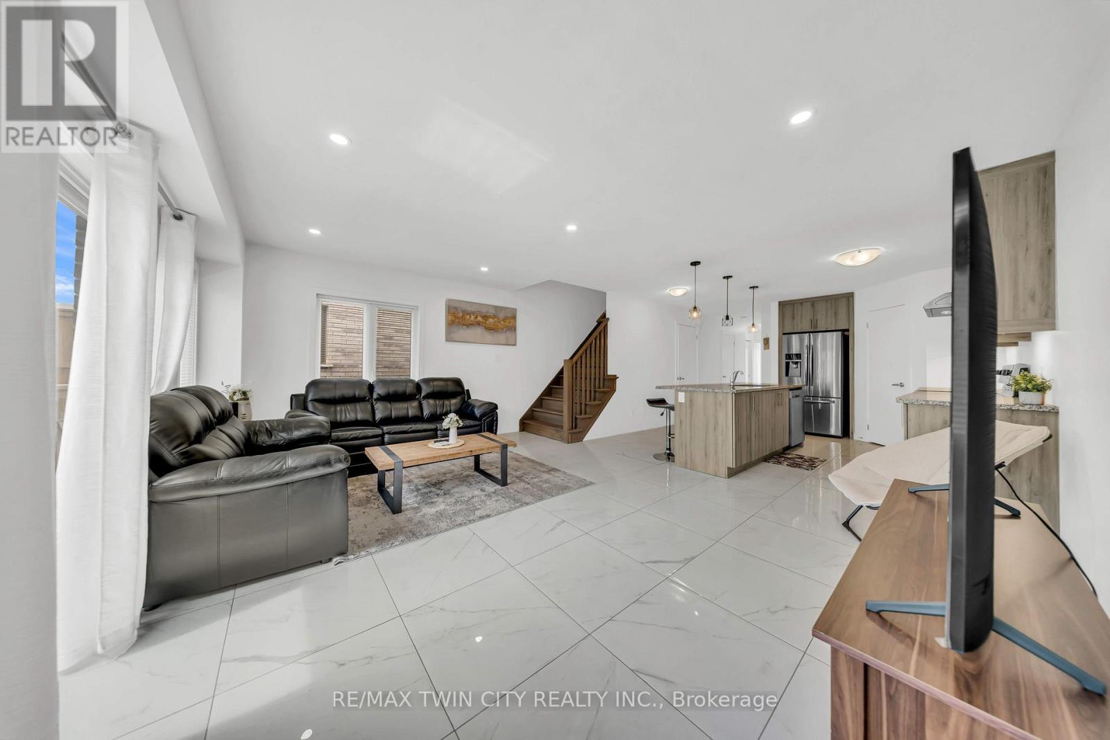 13 Pony Way, Kitchener, Ontario  N2R 0R8 - Photo 9 - X13490680