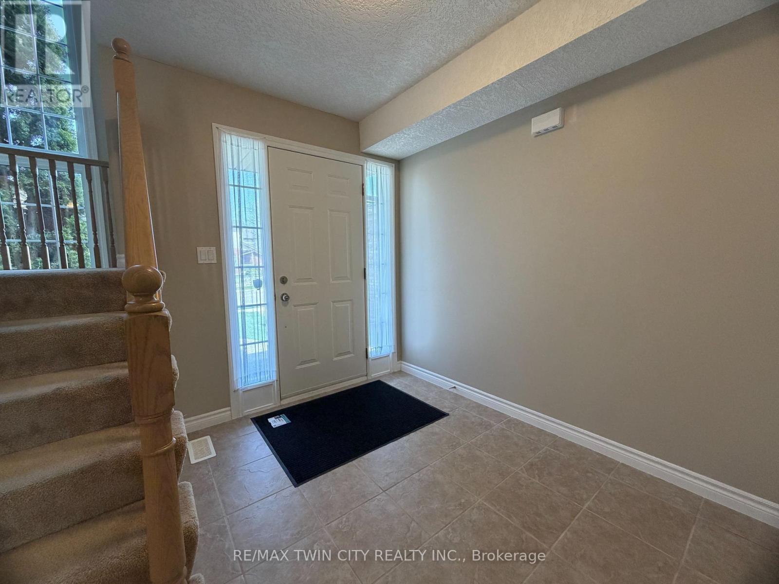 457 Dansbury Drive, Waterloo, Ontario  N2K 4K5 - Photo 3 - X13490840