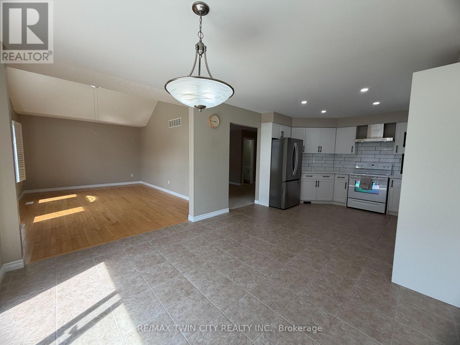 457 Dansbury Drive, Waterloo, Ontario  N2K 4K5 - Photo 8 - X13490840