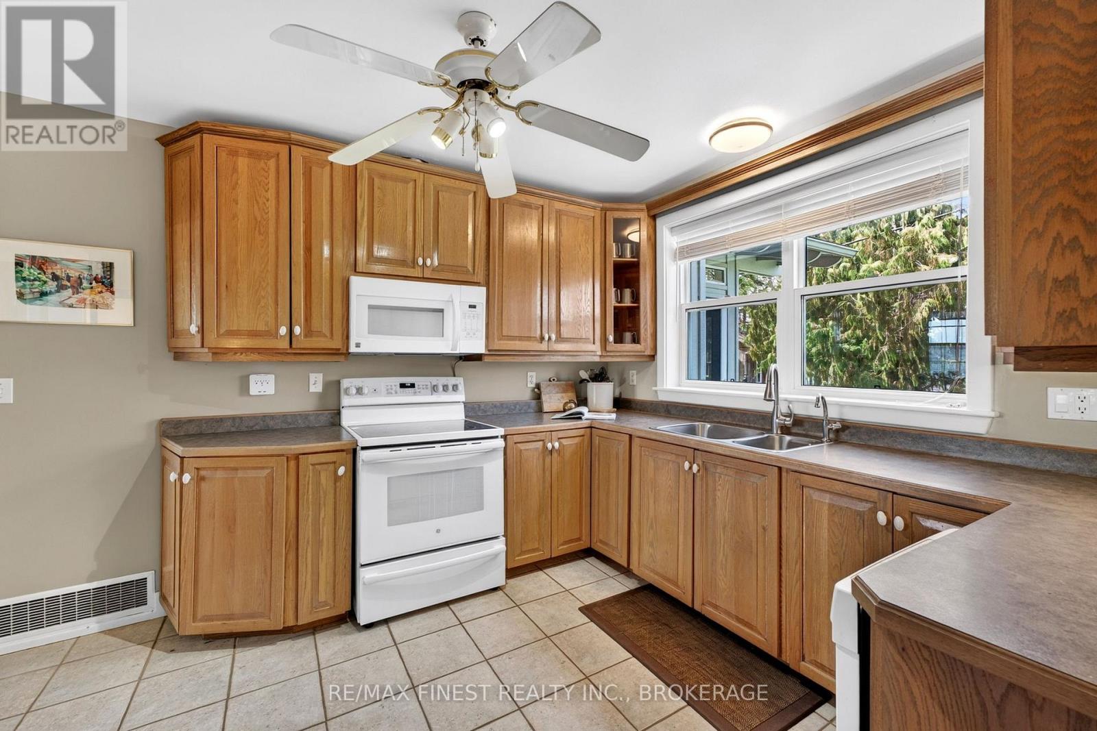 119 Thousand Island Parkway, Leeds And The Thousand Islands, Ontario  K6H 2V4 - Photo 21 - X13490956