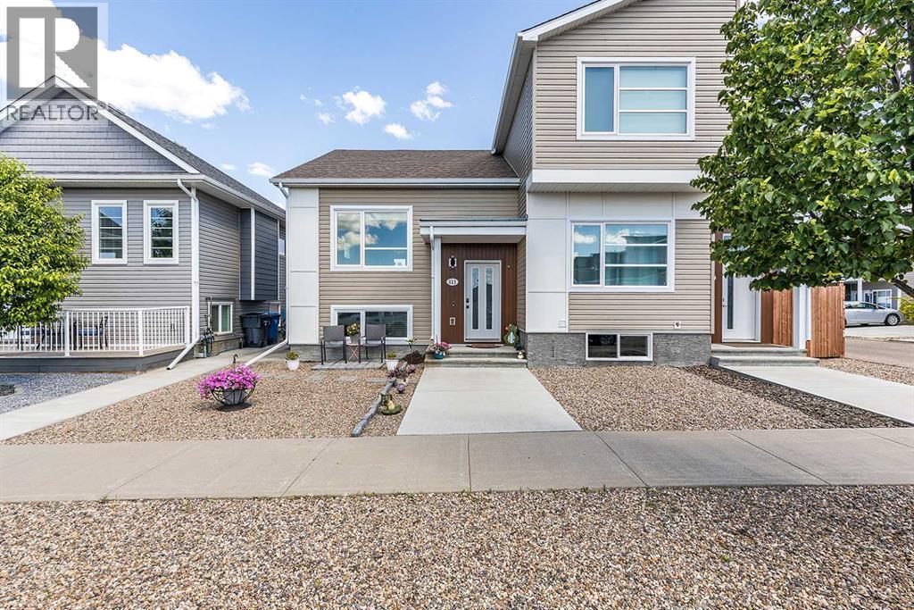 111 Somerside Road SE, Medicine Hat, Alberta  T1B 0N4 - Photo 2 - A2324072
