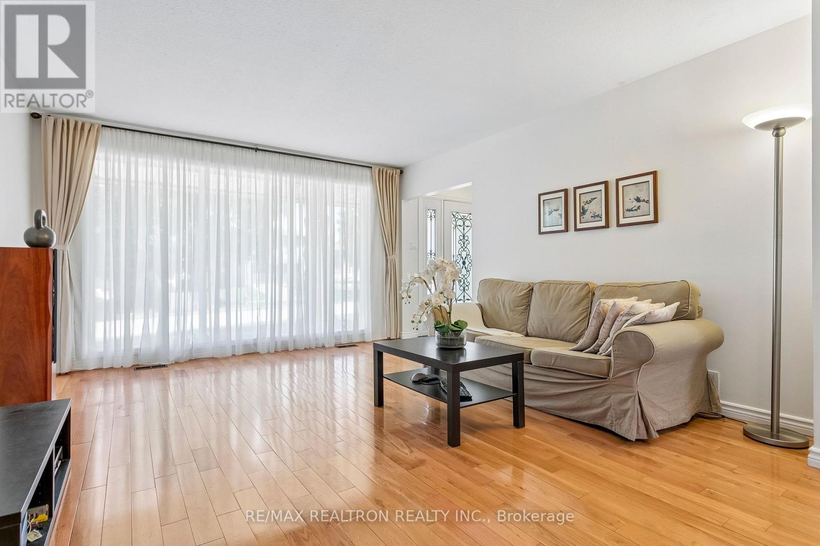 27 Elfindale Crescent, Toronto, Ontario  M2J 1B6 - Photo 9 - C13490162