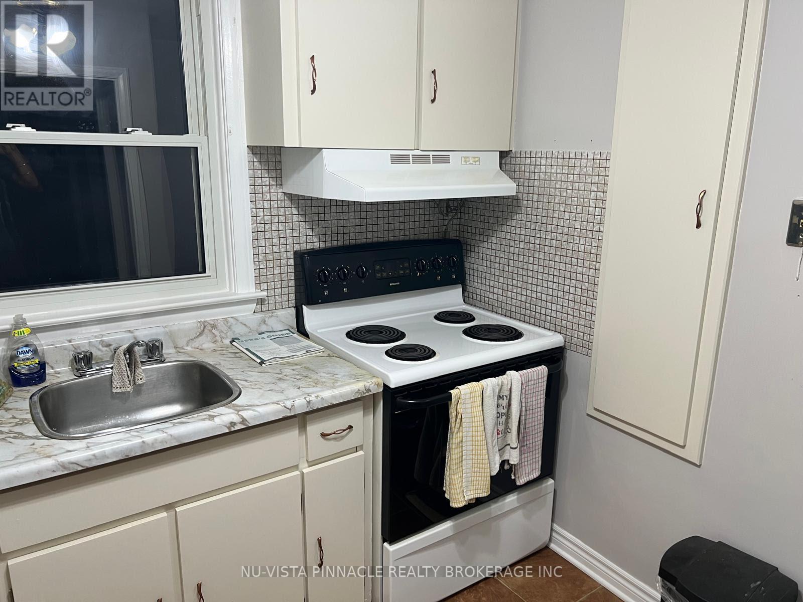 Main - 1449 Oxford Street E, London East, Ontario  N5V 1W3 - Photo 3 - X12921204