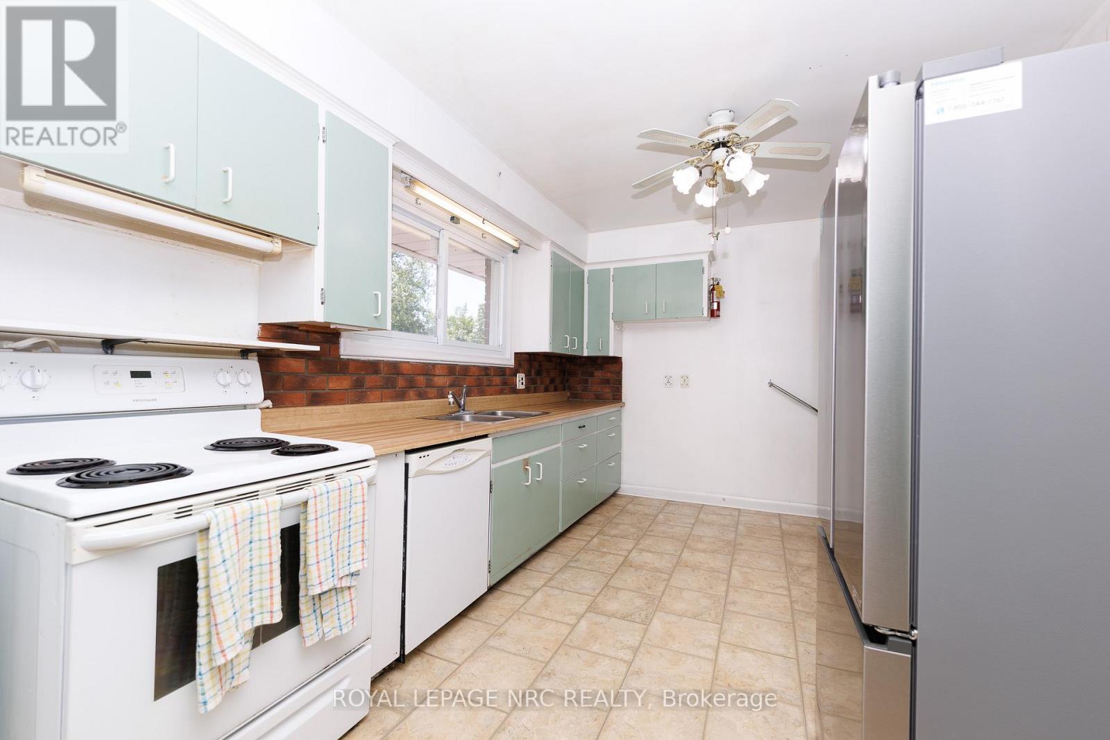 13 Bosnich Avenue, Welland, Ontario  L3C 2W6 - Photo 16 - X13486680
