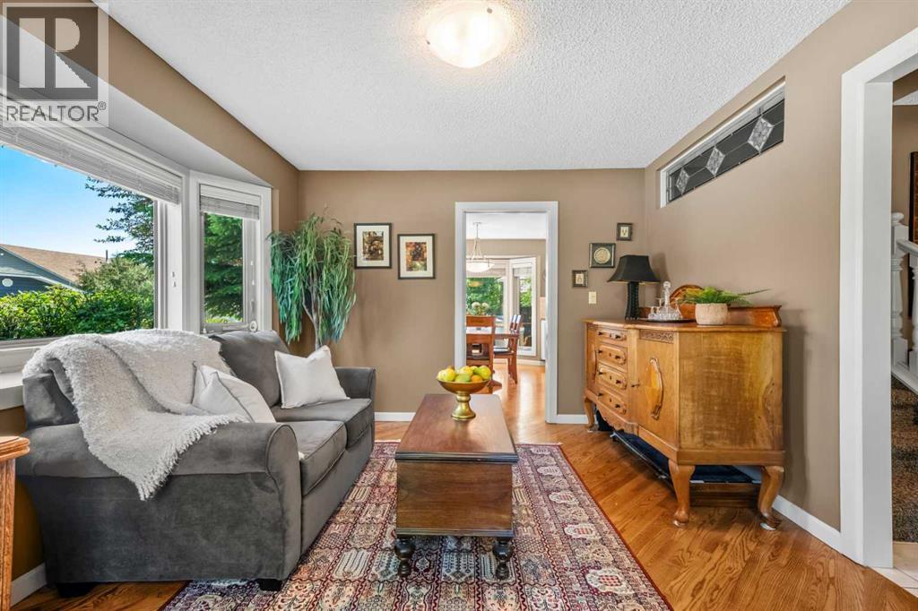 39 Deermoss Place Se, Calgary, Alberta  T2J 6P5 - Photo 3 - A2324042