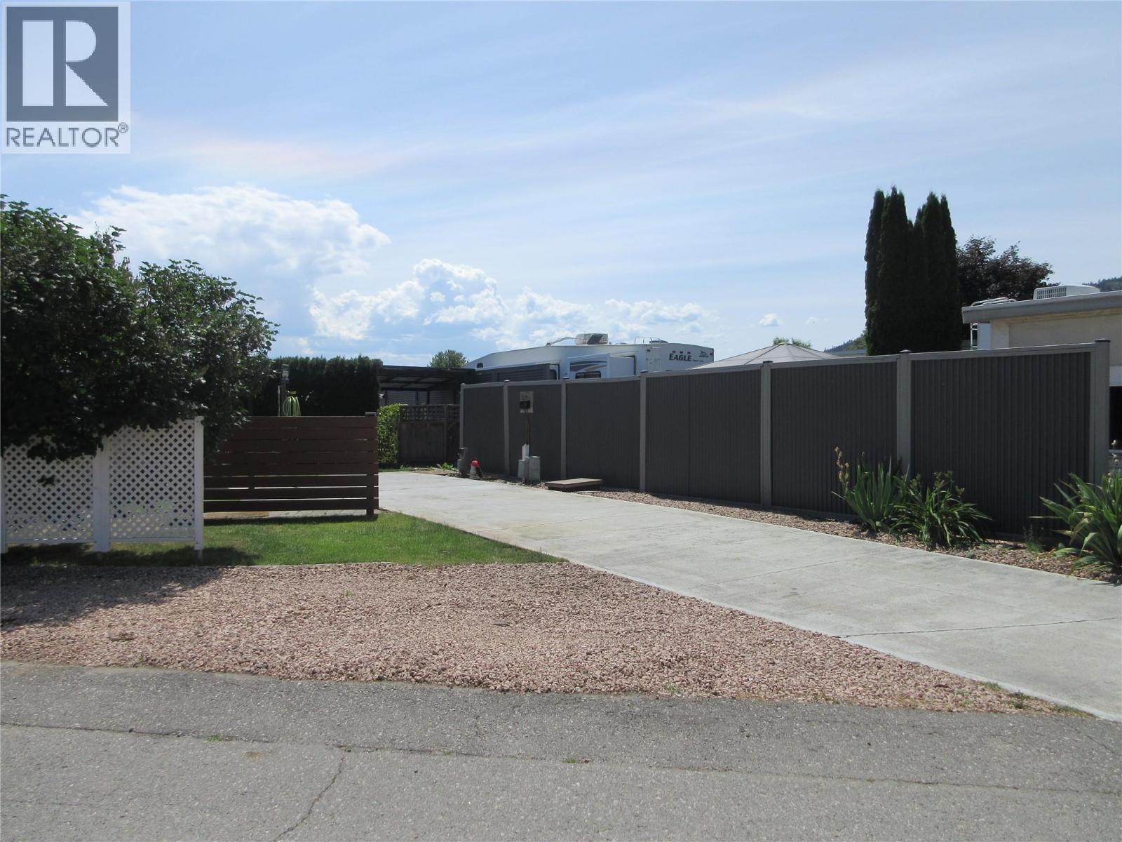 415 Commonwealth Road Unit# 121, Kelowna, British Columbia  V4V 1P4 - Photo 2 - 10388164