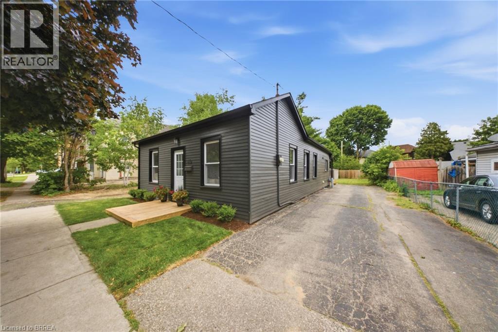 49 Pearl Street, Brantford, Ontario  N3T 3N5 - Photo 2 - 40843031